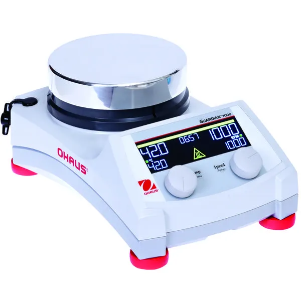 Ohaus Guardian 7000 Heizrührer E-G71HSRDM Ohaus Guardian 7000 digitaler Heizmagnetrührer E-G71HSRDM mit runder Aufstellfläche und Farbdisplay im Labor.