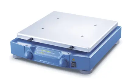 Gesamtansicht des IKA HS 260 basic Rezyprokschüttlers mit LED-Anzeige und glatter Schüttelplatte im Labor.