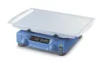 Gesamtansicht des IKA KS 130 control Kreisschüttlers mit digitalem Display und Universalträgerplatte im Labor.