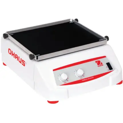 Gesamtansicht des OHAUS Heavy Duty SHHD1619AL-EU Analog-Orbitalschüttlers mit Drehreglern und Plattform im Labor.