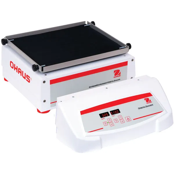 OHAUS Shaker Extreme SHEX1619DG-EU Orbitalschüttler Gesamtansicht des OHAUS Shaker Extreme SHEX1619DG-EU Orbitalschüttlers mit abgesetztem Bedienteil und Plattform im Labor.