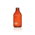 1000 ml DURAN PURE Laborflasche aus bernsteinfarbenem Borosilikatglas mit DIN-Gewinde, Schutzabdeckung und Skala für den Laborbedarf.