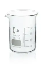 Einzelner BRAND Becher in niedriger Form (100 ml) aus Borosilikatglas 3.3, graduiert mit Ausguss für Laboranwendungen.