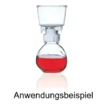Anwendungsbeispiel: BRAND Gewindeadapter aus PTFE verbindet Laborgefäße und eine Flasche mit roter Flüssigkeit