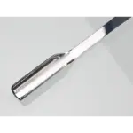 Detailansicht des Bürkle Micro-Spatels aus Edelstahl (1,25 ml / 170 mm) für feine Probenahmen im Labor.