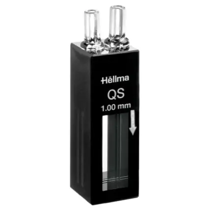 Hellma Durchflussküvette aus Quarzglas QS mit 1 mm Schichtdicke und Zu-/Abfluss-Stutzen für präzise UV/VIS-Messungen im Labor.