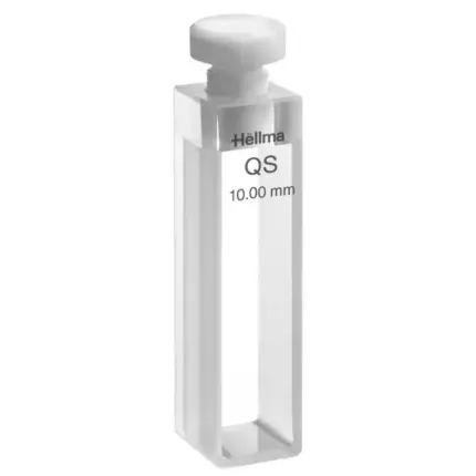 Hellma Makro-Küvette aus Quarzglas QS für den UV/VIS-Bereich mit 10 mm Schichtdicke, 3500 µl Volumen und PTFE-Stopfen.
