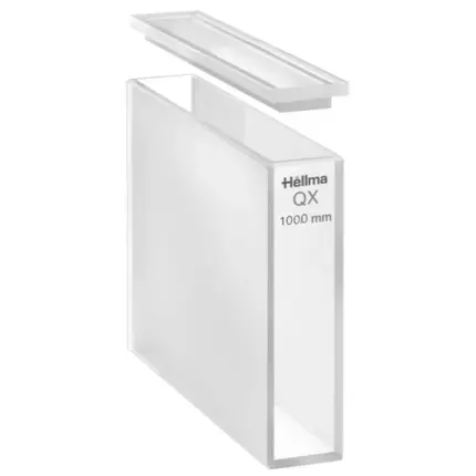 Hellma Makro-Küvette aus Quarzglas QX für UV/VIS/NIR mit 100 mm Schichtdicke, 35000 µl Volumen, Falzdeckel und hoher optischer Präzision.