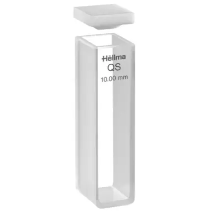 3500 µl Hellma Makro-Küvette Typ 100 aus Quarzglas (200–2500 nm) mit 10 mm Schichtdicke und PTFE-Falzdeckel für die Spektroskopie.