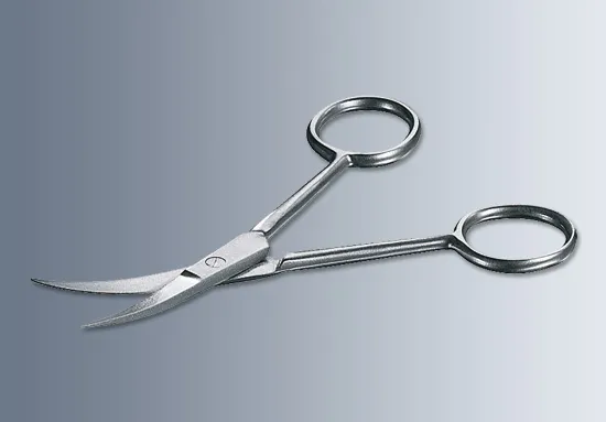 Marienfeld Mikroskopierschere gebogen Edelstahl 100 mm Gebogene Marienfeld Mikroskopierschere aus Edelstahl (100 mm) mit spitzen Klingen für feine Präparationen im Labor.