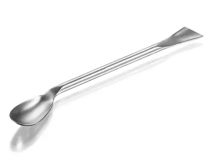 Usbeck Spatellöffel aus rostfreiem Edelstahl 1.4301 in eleganter Ansicht für präzise Arbeiten im Labor.