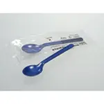Steriler, detektierbarer blauer Bürkle SteriPlast Probenlöffel, einmal in Originalverpackung und einmal ausgepackt.
