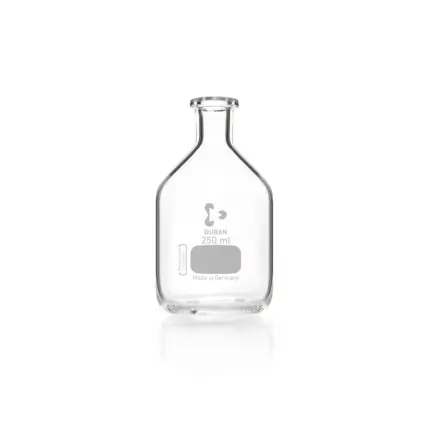 Transparente DURAN Mikrobiologie-Flasche mit engem Hals, ungeschliffen, 250 ml Fassungsvermögen und weißem Aufdruck in Vorderansicht im freigestellten Format