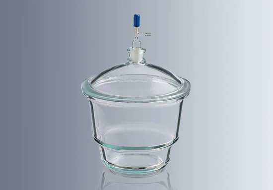 Marienfeld Simax Exsikkator nach DIN 12491 mit Planflansch, NS 24/29 und Ventil im austauschbaren Deckel aus Borosilikatglas 3.3 Marienfeld Simax Exsikkator nach DIN 12491 mit Planflansch, NS 24/29 und Ventil im austauschbaren Deckel aus Borosilikatglas 3.3 in Vorderansicht im freigestellten Format