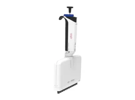 AHN myPette Pro 12-Kanal-Mikroliterpipette für den Volumenbereich von 120 bis 1200 ul in ergonomischer Ausführung vor hellem Hintergrund