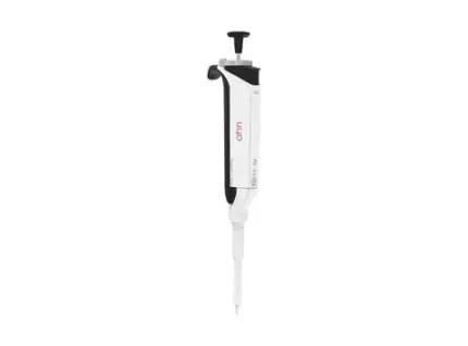AHN myPette Pro Einkanal-Mikroliterpipette für den Volumenbereich von 0,5 bis 10 Mikroliter in ergonomischer Ausführung vor hellem Hintergrund