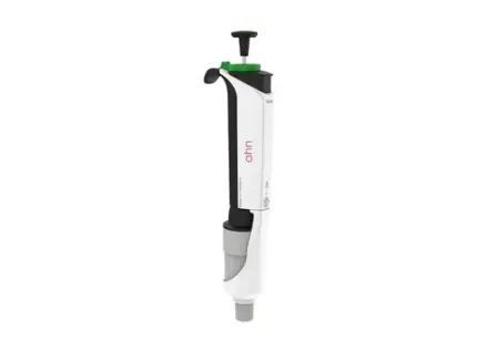 AHN myPette Pro Einkanal-Mikroliterpipette für den Volumenbereich von 1 bis 10 ml in ergonomischer Ausführung vor hellem Hintergrund