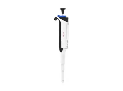 AHN myPette Pro Einkanal-Mikroliterpipette für den Volumenbereich von 100 bis 1000 ul in ergonomischer Ausführung vor hellem Hintergrund