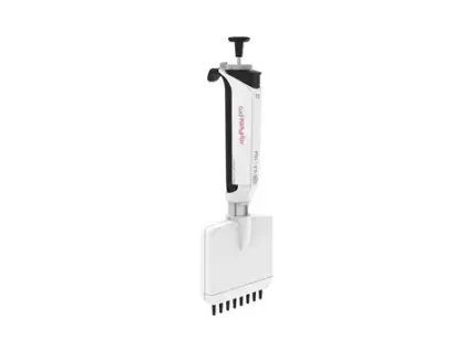 AHN myPette Pro 8-Kanal-Mikroliterpipette für den Volumenbereich von 0,5 bis 10 ul in ergonomischer Ausführung vor hellem Hintergrund