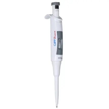 CAPP Bravo Manuelle Einkanalpipette 0,5 bis 10 ul variabel mit grauem Bedienelement und digitaler Volumenanzeige vor hellem Hintergrund