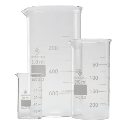 Borostar Becherglas, hohe Form, mit Ausguss, Graduierung und Schriftfeld aus Borosilikatglas 3.3 in verschiedenen Ausführungen in Vorderansicht im freigestellten Format