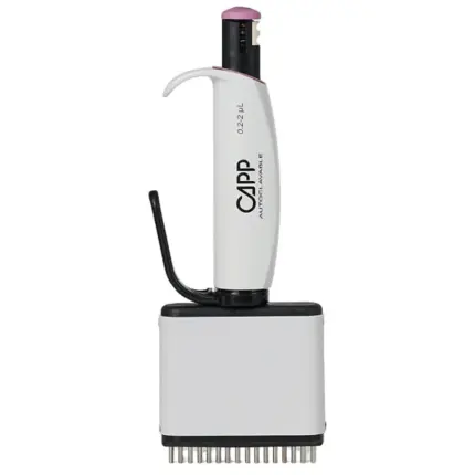 Autoklavierbare CAPP Aero 384 16-Kanal-Mikroliterpipette für variable Volumina von 0,2 bis 2 ul mit rosafarbenem Farbcode und digitalem Zählwerk vor hellem Hintergrund