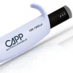 Nahaufnahme des oberen Bereichs der autoklavierbaren CAPP Mikrobiologie-Pipette mit digitalem Zählwerk auf 900 ul eingestellt, Aufschrift 100-1000 ul und CAPP Autoclavable vor hellem Hintergrund