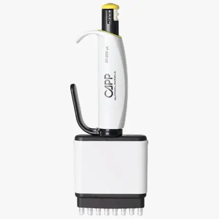 Autoklavierbare CAPP Aero 96 8-Kanal-Mikroliterpipette für variable Volumina von 20 bis 200 ul mit gelbem Farbcode und digitalem Zählwerk vor hellem Hintergrund