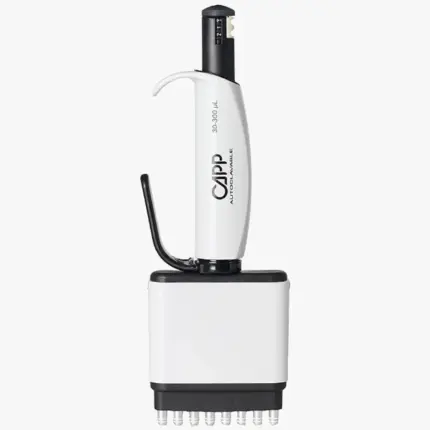 Autoklavierbare CAPP Aero 96 8-Kanal-Mikroliterpipette für variable Volumina von 30 bis 300 ul mit schwarzem Farbcode und digitalem Zählwerk vor hellem Hintergrund