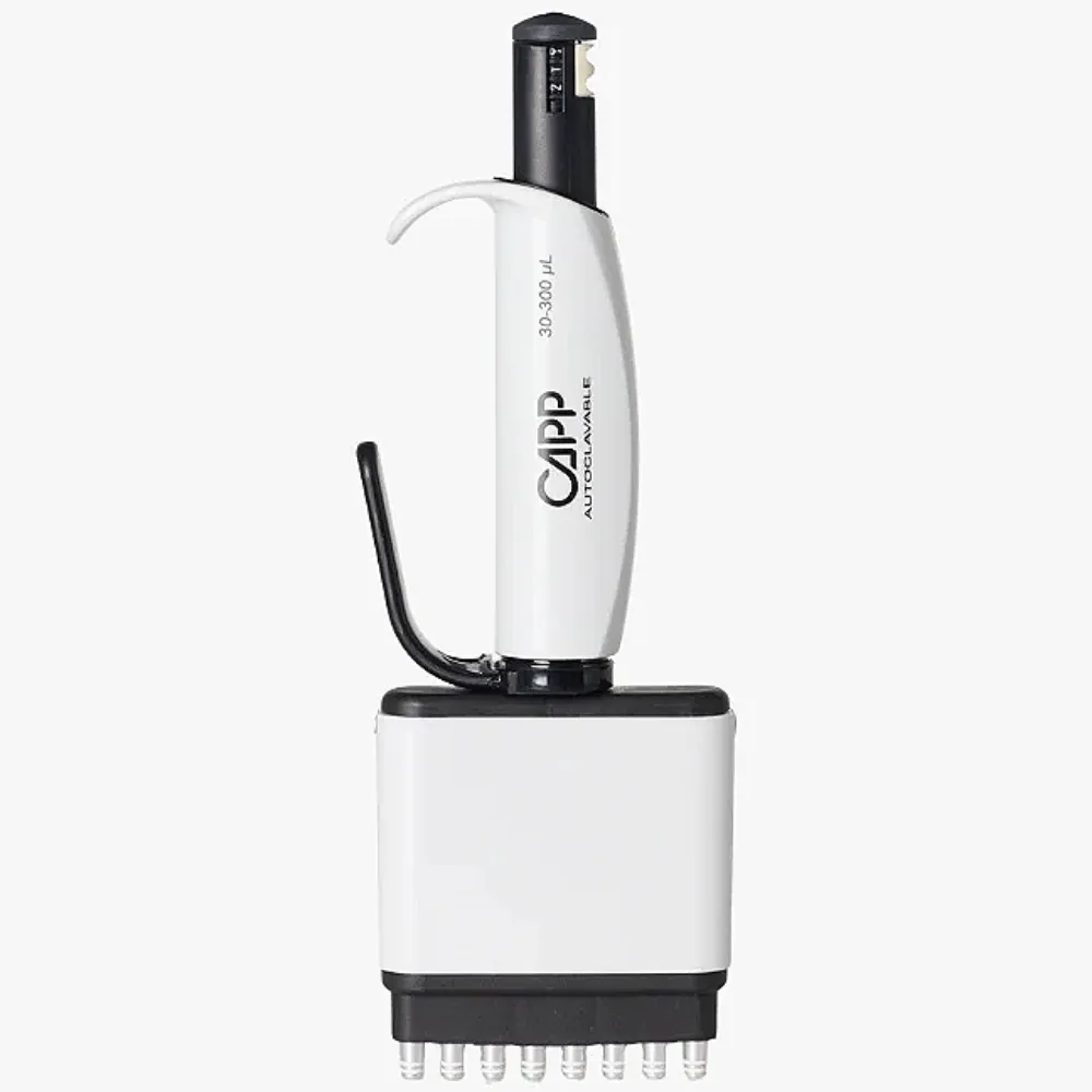 CAPP Aero 96 8-Kanal-Mikroliterpipette 30 bis 300 ul Schwarz Autoklavierbare CAPP Aero 96 8-Kanal-Mikroliterpipette für variable Volumina von 30 bis 300 ul mit schwarzem Farbcode und digitalem Zählwerk vor hellem Hintergrund