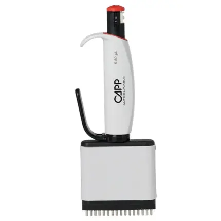 Autoklavierbare CAPP Aero 384 16-Kanal-Mikroliterpipette für variable Volumina von 5 bis 50 ul mit rotem Farbcode und digitalem Zählwerk vor hellem Hintergrund