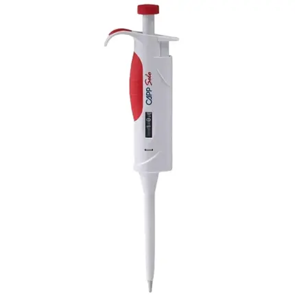 CAPP Solo manuelle Einkanal-Mikroliterpipette 0,5 bis 10 ul mit rotem Bedienelement und digitaler Volumenanzeige vor hellem Hintergrund