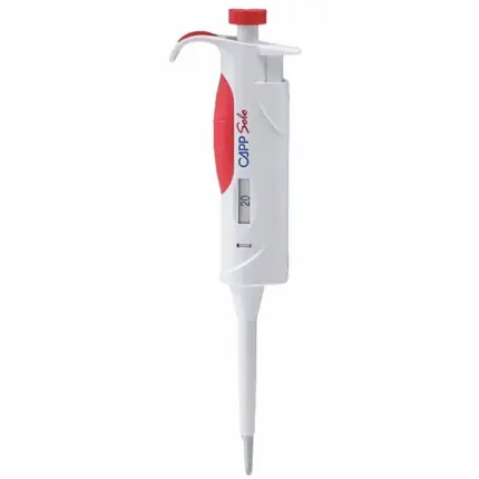 Manuelle Fixvolumen-Einkanalpipette CAPP Solo mit festen 20 ul Kapazität, roter Einlage und Fensteranzeige freigestellt vor weißem Hintergrund