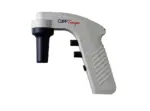 CAPP Tempo T100-B Elektrischer Pipettenhelfer in grau-schwarzem Design vor transparentem Hintergrund