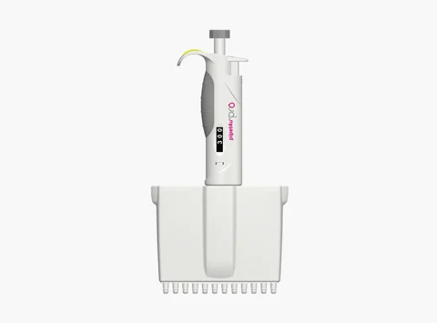 AHN pipet4u Pro 12-Kanal-Mikroliterpipette 30 – 300 ul AHN pipet4u Pro 12-Kanal-Mikroliterpipette für den Volumenbereich von 30 bis 300 ul in ergonomischer Ausführung vor hellem Hintergrund