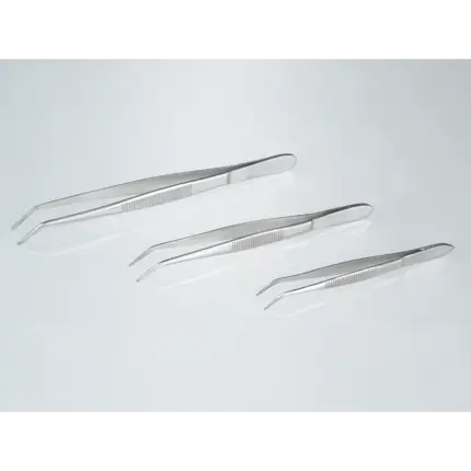Drei abgewinkelte Bürkle Edelstahl-Pinzetten in verschiedenen Größen (105mm, 130mm, 160mm) mit spitzen Enden für präzise Laborarbeiten.