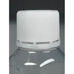Detailansicht des Verschlusses einer sterilen, achteckigen Bürkle Laborflasche aus PET (125 ml) mit Enghals und GL 38 Gewinde für Laboranwendungen.
